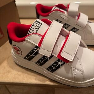 Boys Adidas Marvel Spiderman shoes Size 9
